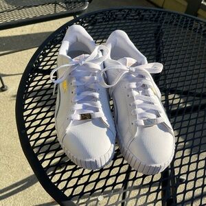 Puma tennis shoes sneakers 7.5 or 7.0